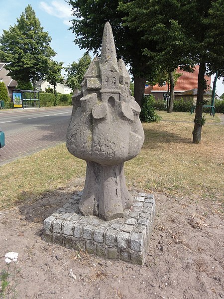 File:Dinther (Bernheze) sculptuur door F...Goossens.JPG