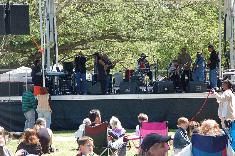 File:Dog Day Afternoon Band City Park.jpg