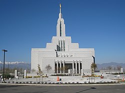 Ingången till templet.