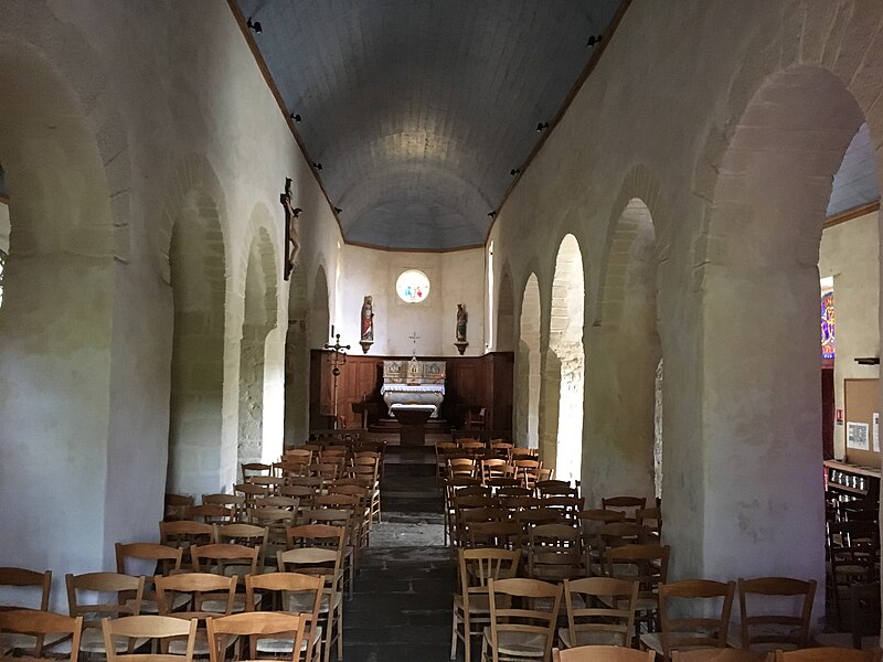 File:Eglise de Lamber (29) Ploumaguer- nef 2.jpg