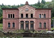 The entrance building seen from the street side Ehemaliger Bahnhof Frankenstein (retouched).jpg