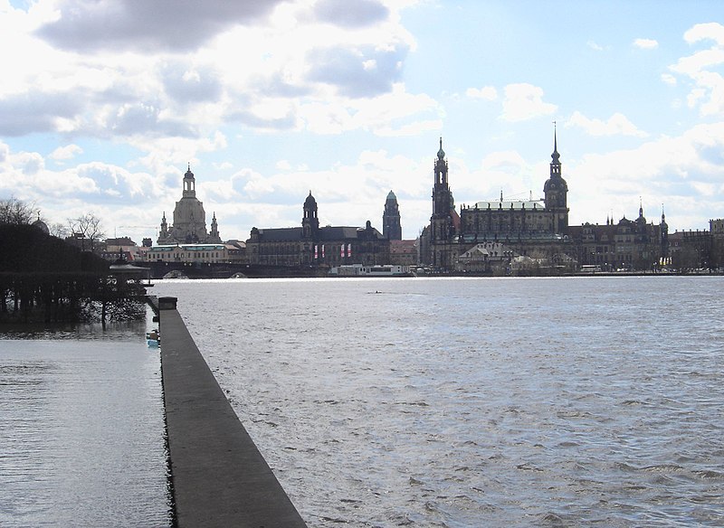 File:Elbe 030406 2.jpg