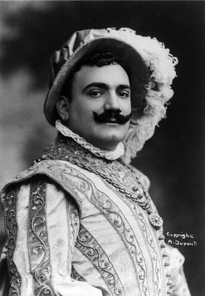 File:Enrico Caruso in costume cph.3b09167.jpg