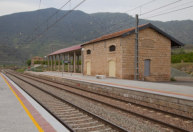 File:Estación de FF.CC., Paracuellos, España 2012-05-19, DD 04.JPG