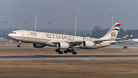 English: Etihad Airways Airbus A340-541 (reg. A6-EHA) at Munich Airport (IATA: MUC; ICAO: EDDM). Deutsch: Etihad Airways Airbus A340-541 (Reg. A6-EHA) auf dem Flughafen München (IATA: MUC; ICAO: EDDM).