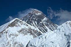 Op 29 mei 1953 bereikten Tenzing Norgay en Edmund Hillary als eersten de top van Mount Everest, de hoogste berg ter wereld