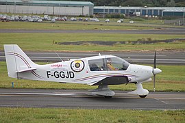 Robin DR-400 à l'aéroport de Glasgow-Prestwick en 2014.