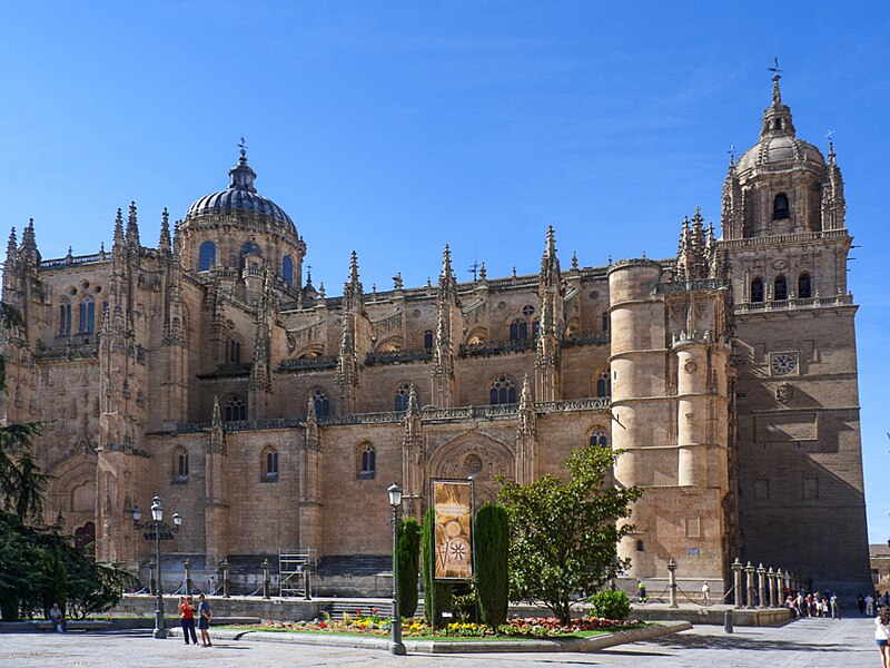 File:Fachada norte de la Catedral Nueva de Salamanca.jpg