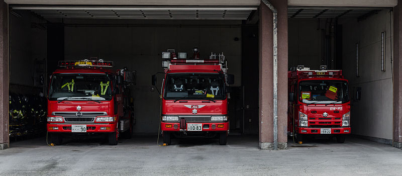 File:Fire engines at Nikkoshi Fire Department 20130812 1.jpg