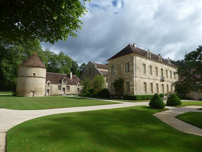 File:Fontenay Abbey - The Dovecote and the Kennels and The Lodgings of the Commendatory Abbots (35833713915).jpg