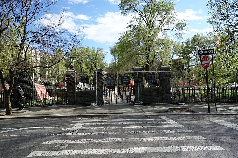 File:Fort Tryon Park td (2019-04-27) - Jacob K. Javits Playground 01.jpg