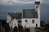 Fil:Fru Alstads kyrka, september 2016.jpg