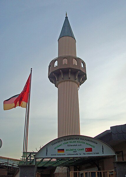 File:GT-Moschee-Eingang.jpg