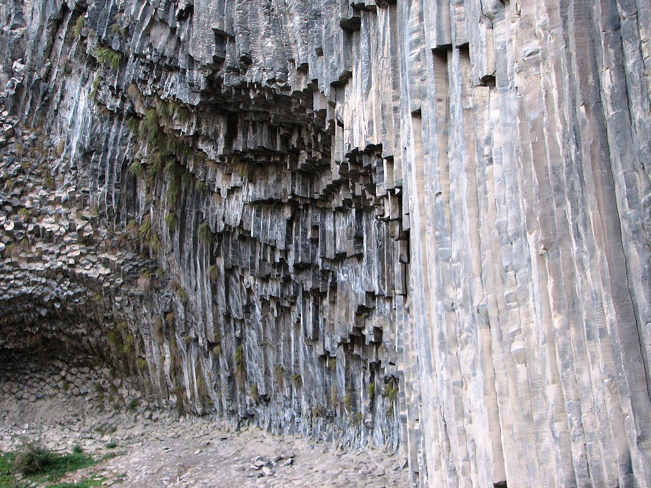 Garni 1280px-Garni_Gorge_Armenia_%2831%29