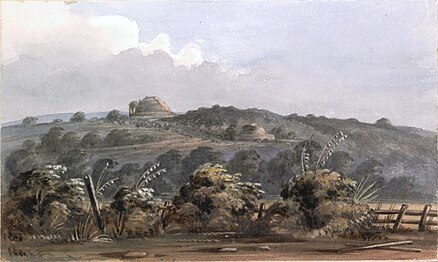 Veduta ġenerali tal-istupi ta' Sanchi ta' F.C. Maisey, 1851 (l-Istupa l-Kbira fil-quċċata tal-għolja, u l-Istupa Nru 2 fuq quddiem).