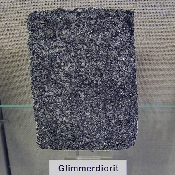 File:Glimmerdiorit (RK 2206 P1890194).jpg