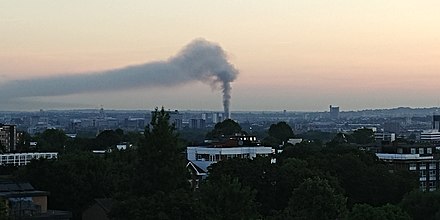 Grenfell fire seen at 04:51 on 14 June from Putney Hill, London