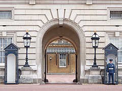 Guard of Buckingham Palace - 01.jpg