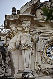 Termes d’Hercule et compagnon, Lyon, palais de la Bourse, horloge du fronton, façade nord.