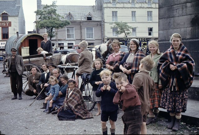 Travellers near the Four Masters monument in Donegal Town, 1958