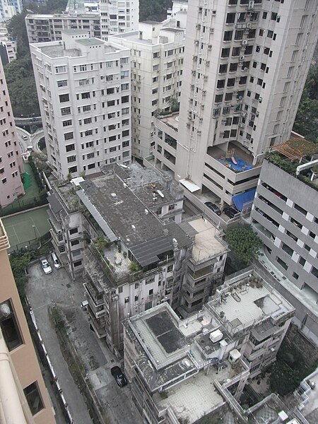 File:HK Mid-levels 21 Robinson Road 豪景閣 Good View Court roof view 23 Robinson Road March-2011.JPG