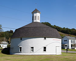 Xemilton dumaloq barn.jpg