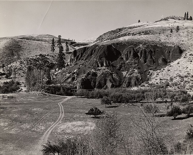 File:Hawk Creek picnic area. Taken September 20, 1940. (6584f9e6-fe70-41d5-ab15-821ffb6bdeaf).jpg