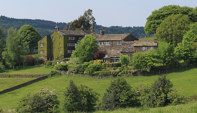 File:Higher Kinders, Saddleworth-geograph.org.uk-2447290.jpg