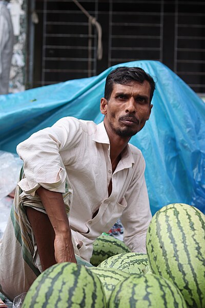 File:Holiday Market at Motijheel,Dhaka 40.jpg