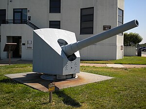 Hontoria 140mm Naval Gun 01.jpg