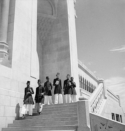 Students dressed in sherwani at the University College of Arts, c. 1939–1945.