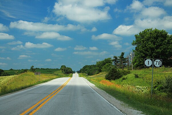 Iowa 1's southbound concurrency with westbound Iowa Highway 78, June 2016