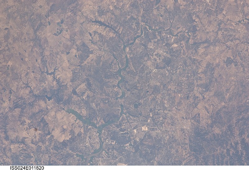 File:ISS024-E-11820 - View of Portugal.jpg