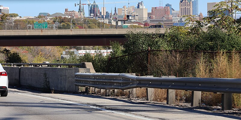 File:Interstate 94 East in Milwaukee County (October 2023) 45.jpg