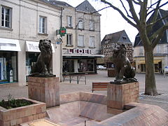 Place du 10-Juin-1944 v roce 2009.