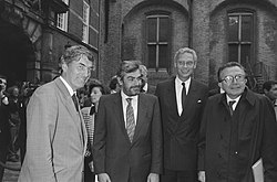 Prime Minister Ruud Lubbers, Prime Minister of Italy Giovanni Goria and Minister of Foreign Affairs Hans van den Broek at the Binnenhof on 10 September 1987. Italiaanse premier Joria bezoekt Den Haag v.l.n.r. premier Lubbers , premier J, Bestanddeelnr 934-0730.jpg