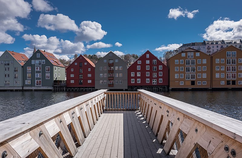 File:Jetty on the Nidelva river, with old storehouses in the background, Trondheim, Norway (PPL1-Corrected) julesvernex2.jpg