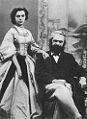 Tochter Jenny Caroline Marx (1864) links mit ihrem Vater Karl Marx.