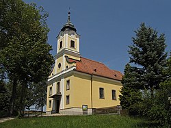 Kath. Pfarrkirche Kreuzerhöhung in Haugschlag.jpg