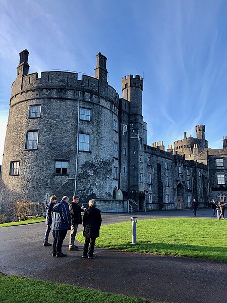 File:Kilkenny Castle, Cill Chainnigh, Éire (32720743958).jpg