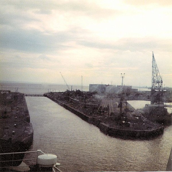 File:King George Dock - geograph.org.uk - 1030809.jpg