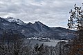 Blick vom Aspenstein auf Kochelsee und Rötelstein (Mitte)