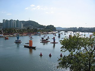 Korea-Jinju-Festival-Nam.River-01.jpg