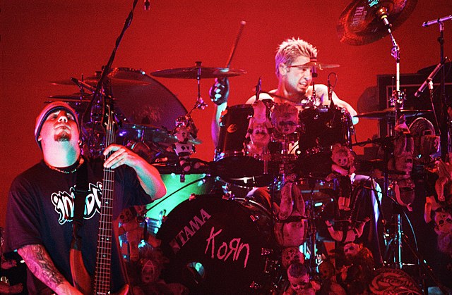 Korn bassist Reginald Arvizu and former drummer David Silveria performing live with the band in 1997.