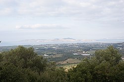 Blick von der Straße von Pyli nach Kardamena (Καρδάμαινα) auf Mamari (Μαρμάρι) in der Bildmitte.