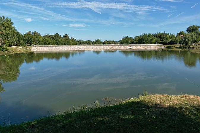 Français : Barrage du lac de Flourens.