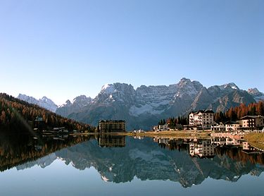 Lake Misurina in 2005. The venue hosted the speed skating events for the 1956 Winter Olympics in Cortina d'Ampezzo. Lago di misurina.jpg