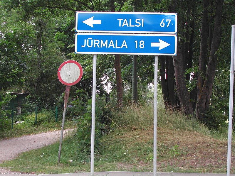 File:Latvia-road sign Talsi Jurmala.JPG