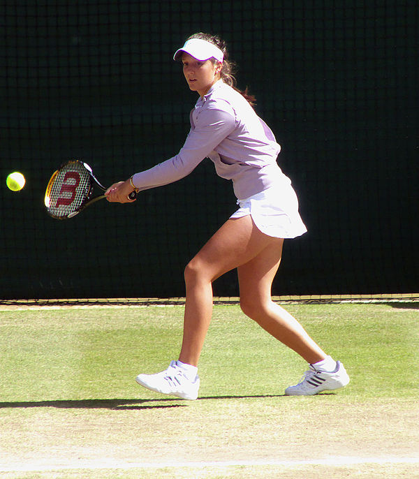 Girls' singles champion Laura Robson practicing.