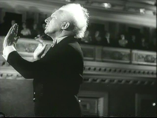 File:Leopold Stokowski - Carnegie Hall 1947 (09) wmplayer 2013-04-16.jpg -  Wikimedia Commons
